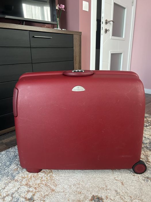 Твърд куфар Samsonite
