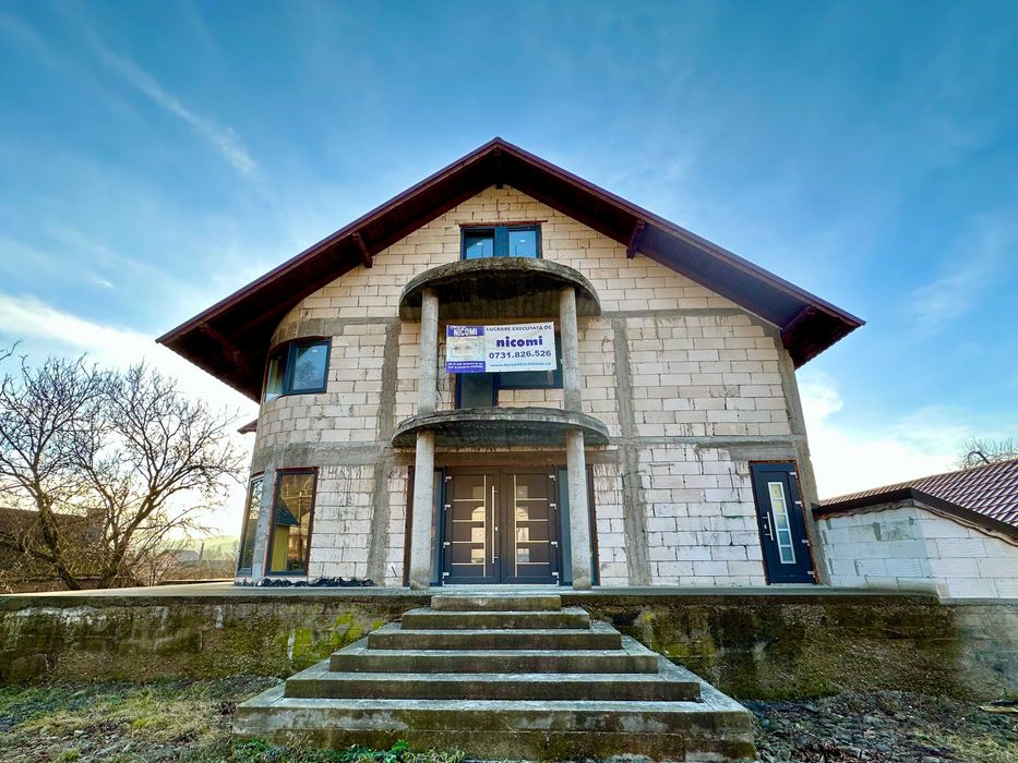 Pensiune semifinisată 3 etaje+mansarda, 18 ari - Maramureș, Rozavlea