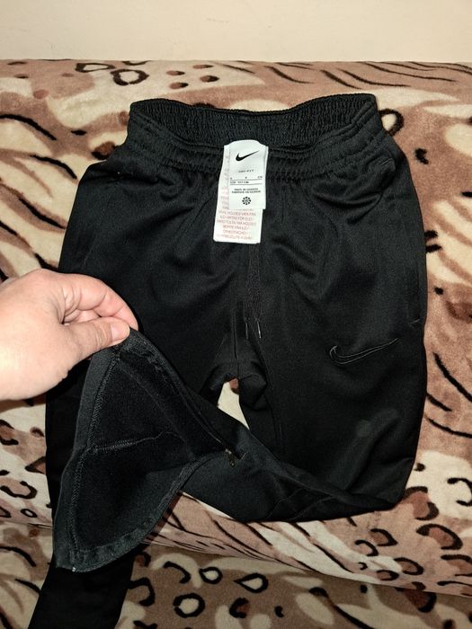 LOT sportiv/echipament marime 128,geci,bluze termice,pantaloni Nike