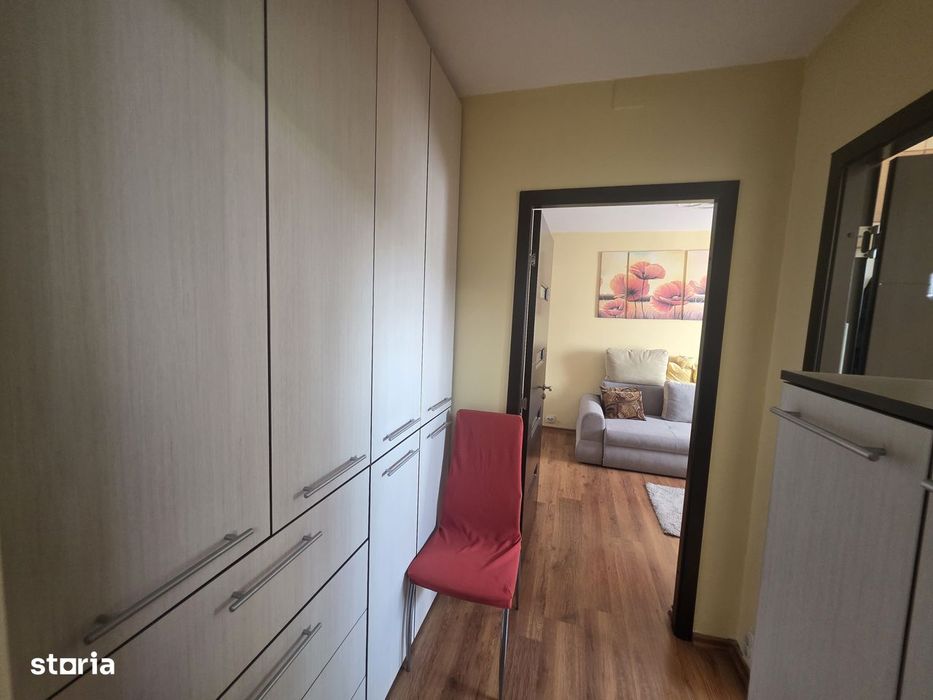 Vand 2 camere zona Astra cu vedere spre Tampa si aer conditionat