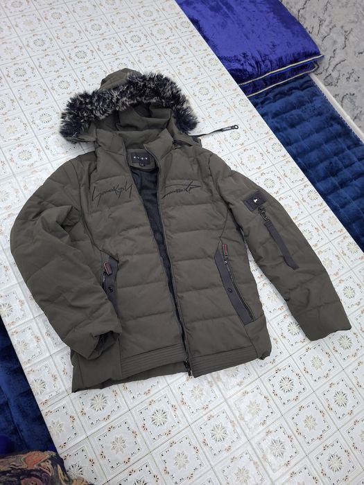 Kurtka sotiladi holati juda yaxshi yangidek ko'p kiyilmagan