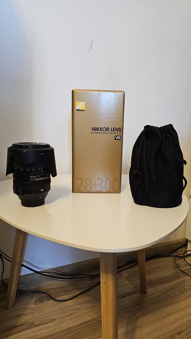 Obiectiv All-in-One Nikon AF-S 28-300mm f/3.5-5.6G ED VR  stare foarte buna