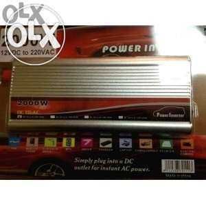 Инвертор преубразовател с лед дисплей за кола 12-220v-2000вата НОВИ