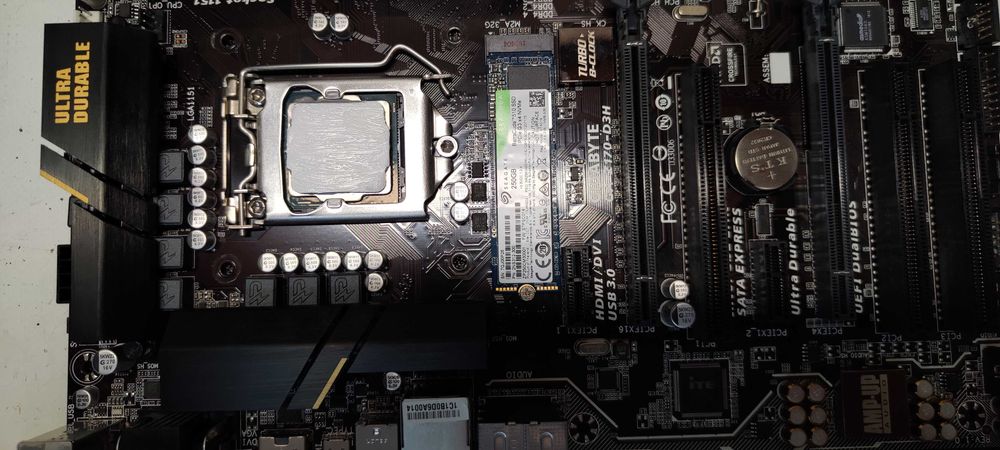 Компютърна конфигурация(без кутия и захранване) - i5-7600K/8GB/250GB