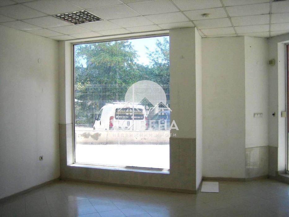 Отдавам под наем магазин / офис, кв. Възраждане 1, площ 59 кв.м