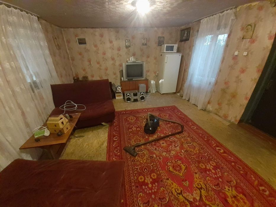 Продаётся дача. Зимняя.