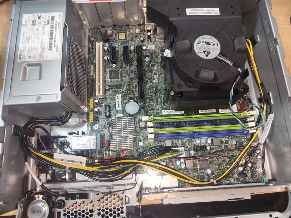 PC gaming ieftin Ryzen 3 PRO 3200G, 16 GB DDR4 (nou), ssd 256 GB (nou)