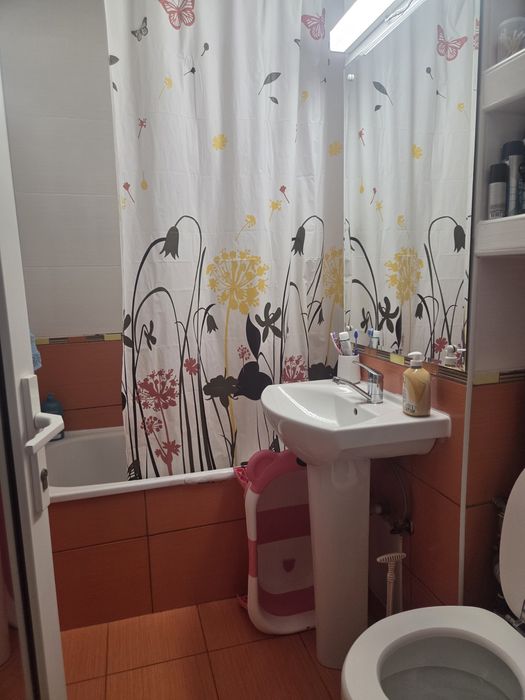 Proprietar, vând Apartament 2 Camere DECOMANDAT + LOC PARCARE – Complet Mobilat și Utilat – Găvana 2
