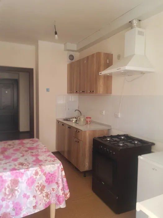 Сергели 9 худуд  2/2/7 ,60 кв накд ёки ипотекага уй сотилади