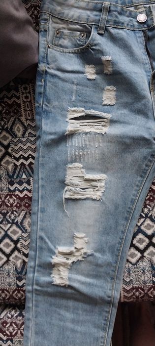 Продам фирменные джинсы