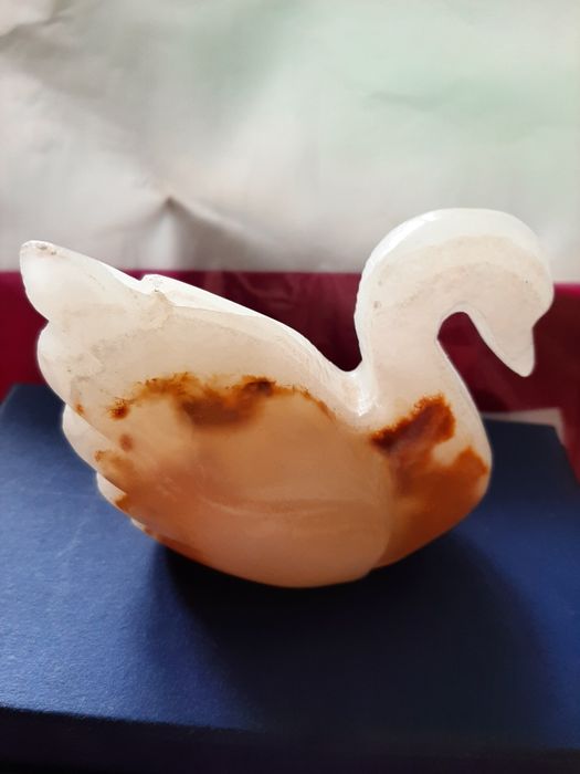 Статуэтки из оникса и форфора