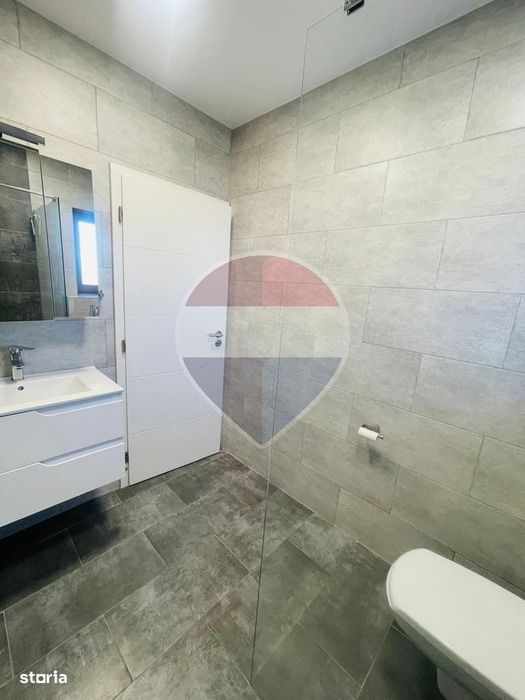 Apartament cu 3 camere de vânzare