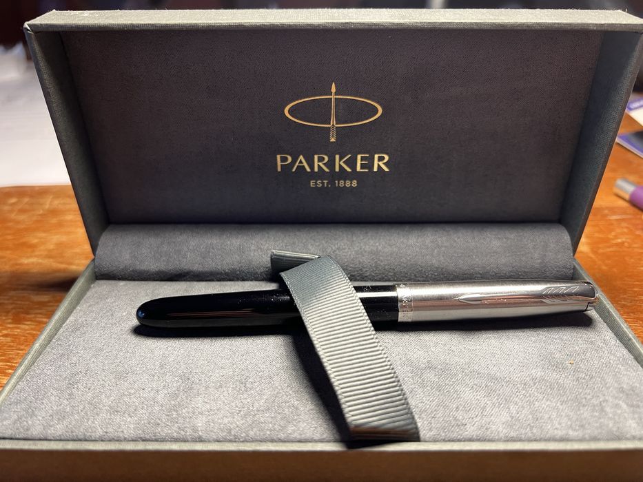 Vand stilou Parker 51 cu penita ascunsa