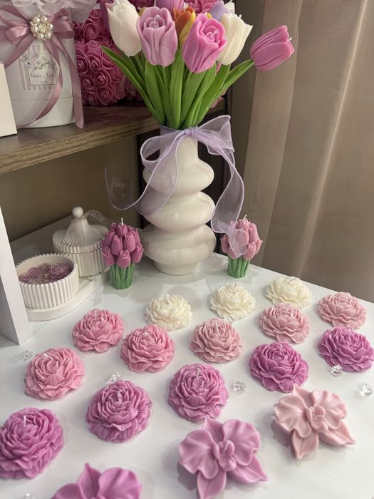 Ароматни натурални свещи и вечни букети за всеки повод