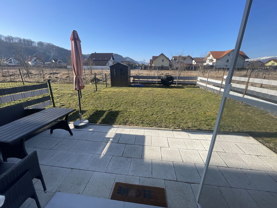 Inchirez apartament cu 3 camere si gradina proprie