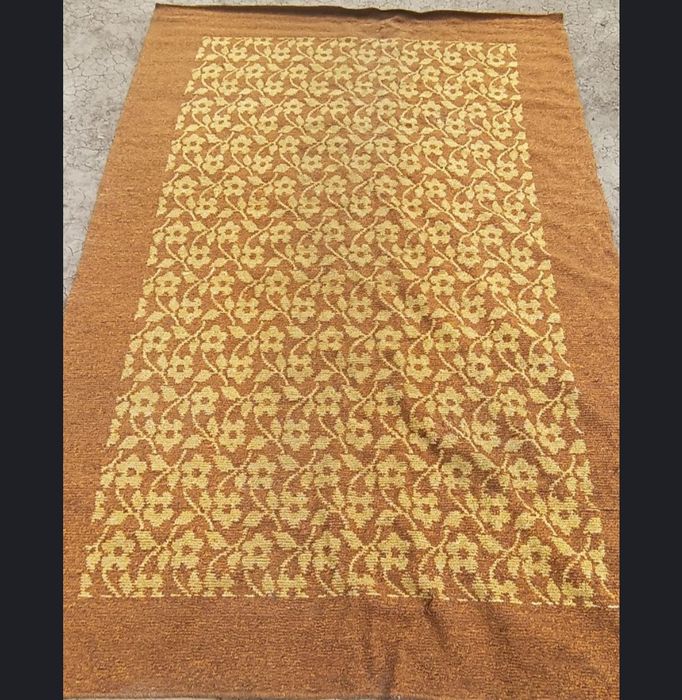 Палас. Размер 2м. на 3 м. Срочно продам.