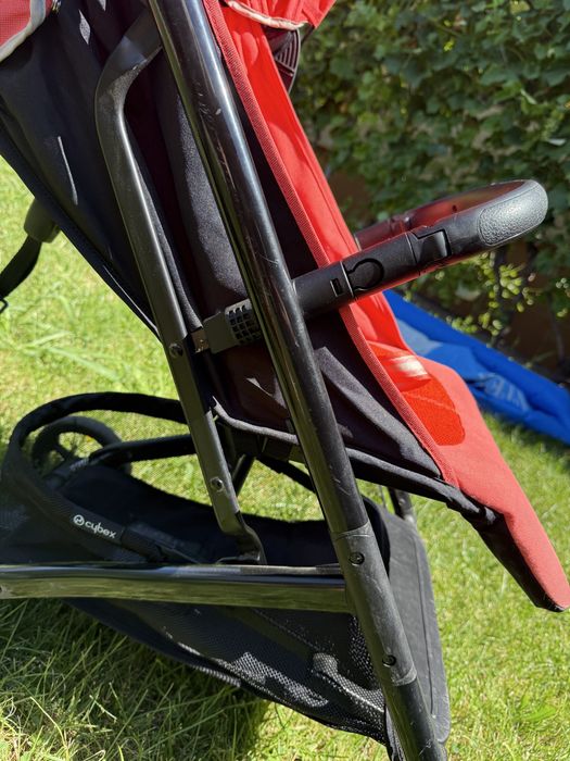 Cărucior sport compact și ultra-ușor – Cybex Beezy Hibiscus Red
