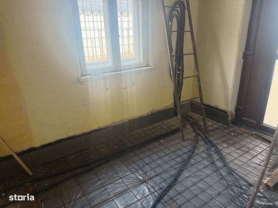 Vanzare teren 1111 mp+constructii, Targoviste, Liceul Carabela