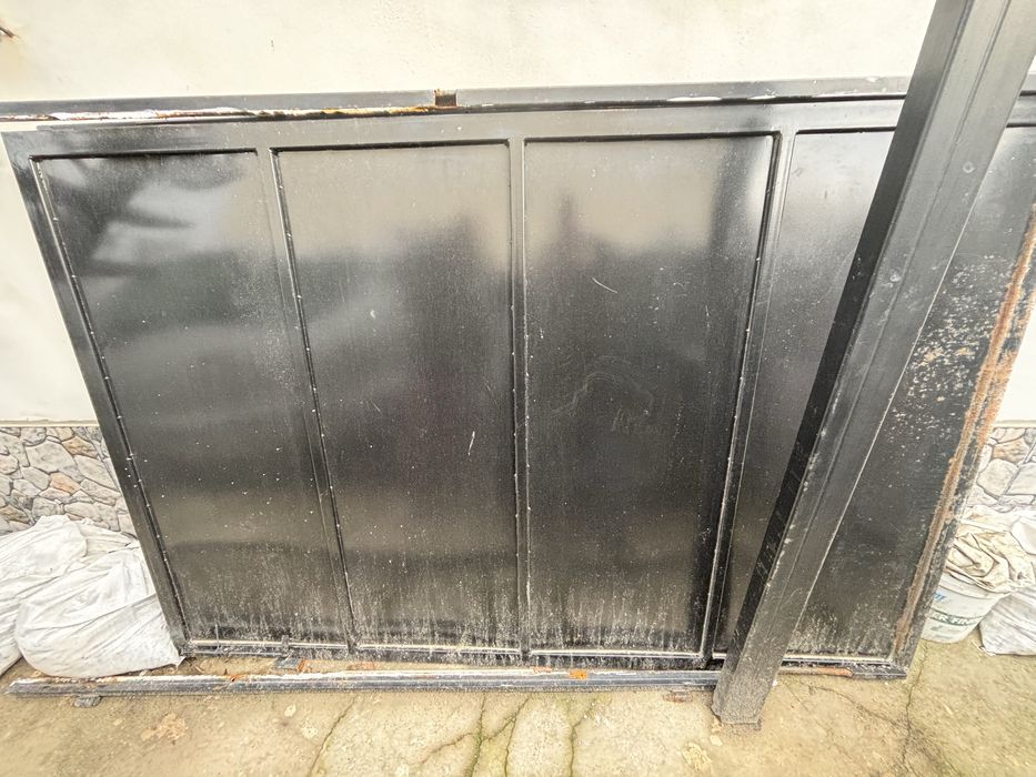 гаражна метална врата