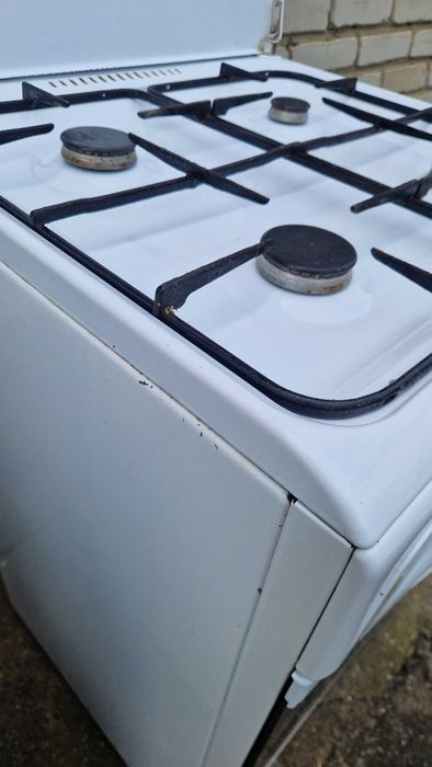 Продам газовую плиту