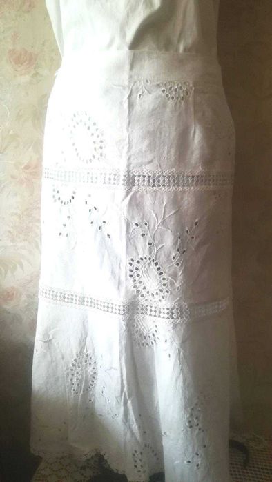 Fusta alba de in cu broderie si dantela , 46