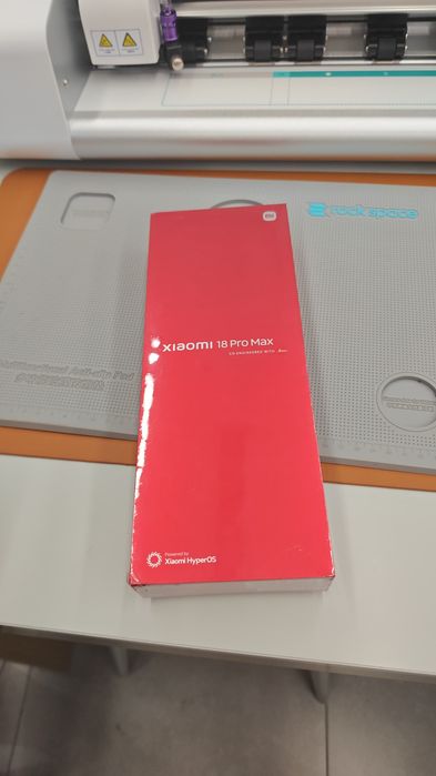 Xiaomi 18 Pro Max Красный