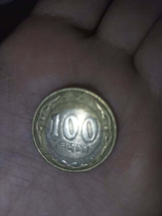 Продам монету заводской брак.