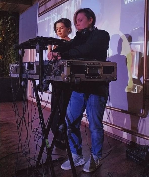 Диджей  (Русский, Английский язык)