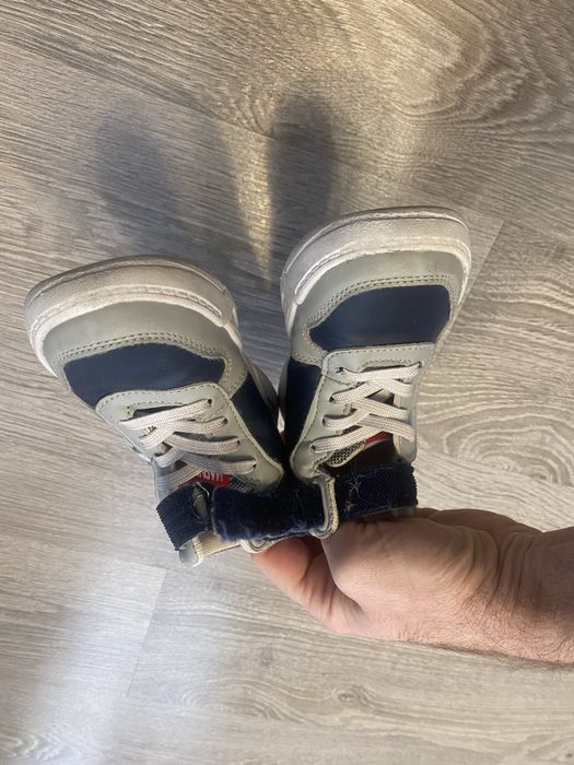 Adidasi supereroi marimea 29