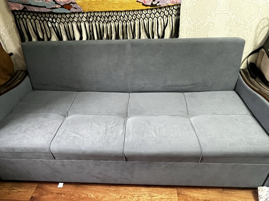 Продам диван в отличном состояний
