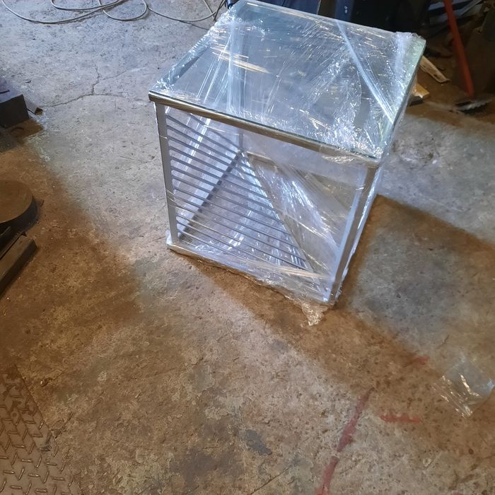 Маси и етажерки изработваме