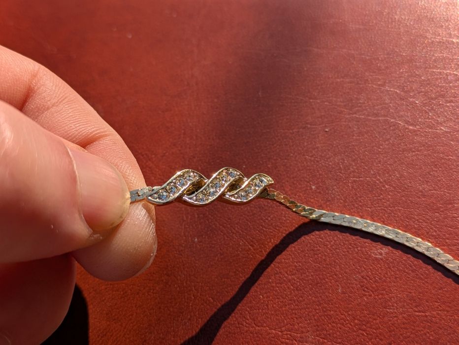 Bijuterii Vintage Gold-Tone: Cercei Monedă Otomană și Brățară Chevron