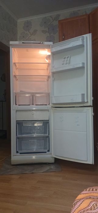 С доставкой холодильник продаю в отличном рабочем состояни Высота-1м69