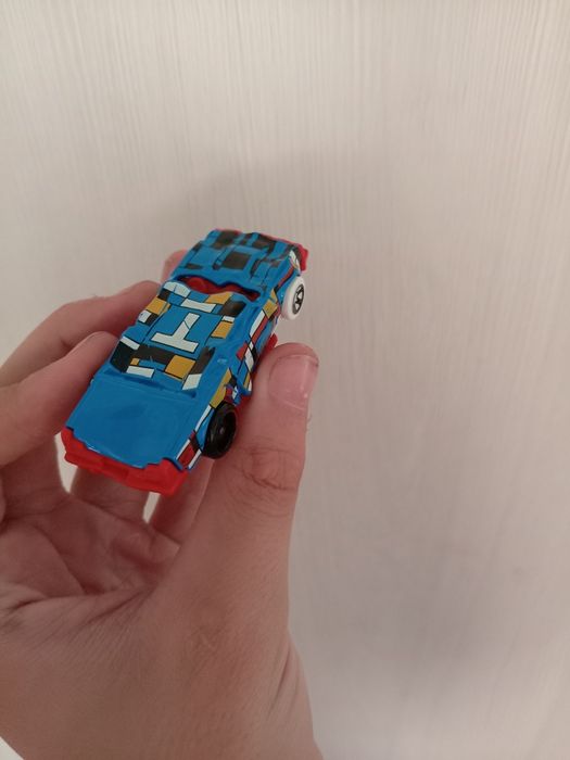 Продам машинку хот вилс