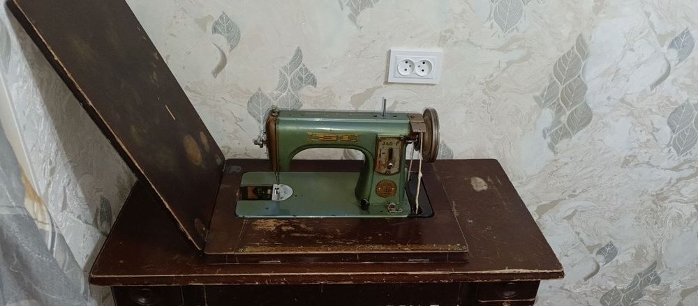Срочно..Продается швейная машинка