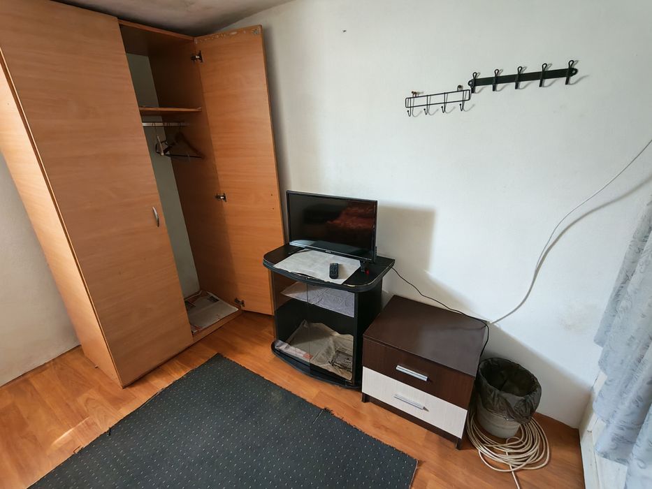 Camera de închiriat  la curte