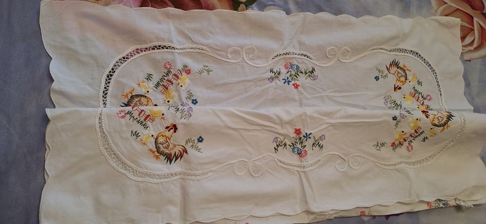 Красиви покривки,бродирани карета,други