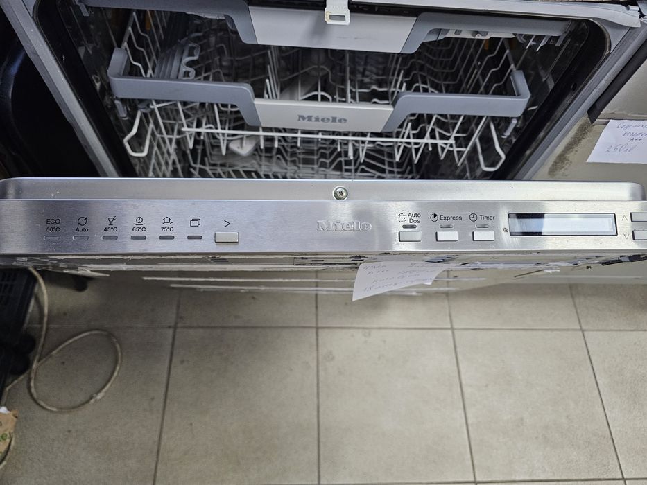 Съдомиялна за пълно вграждане Miele G7160 SCVi AutoDos Wifi