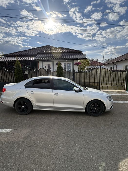VOLKSWAGEN Jetta 2011 — imagine 3
