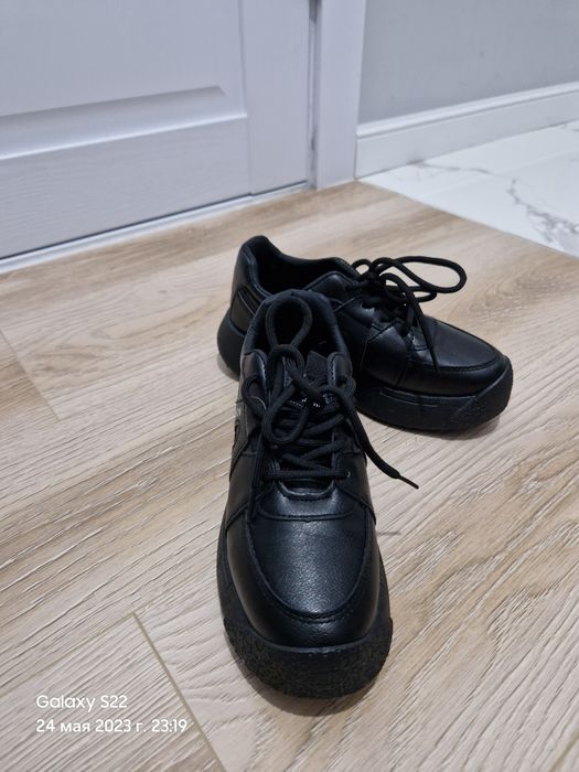 Кроссовки черные, размер 37