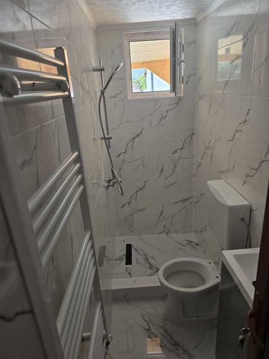 Casa de vanzare zona izlaz