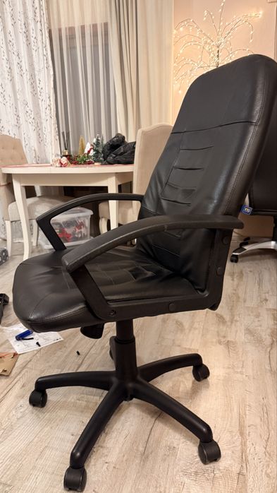 Офис стол  кожен черен