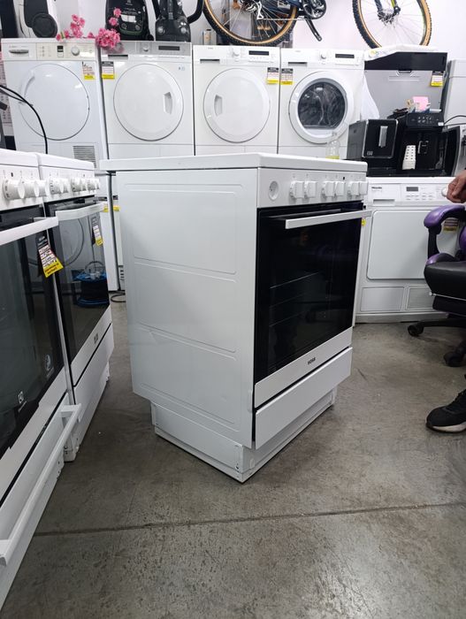 ГОТВАРСКА Печка с керамичен плот Electrolux VOSS