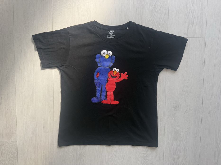 Продам футболки Uniqlo x Kaws