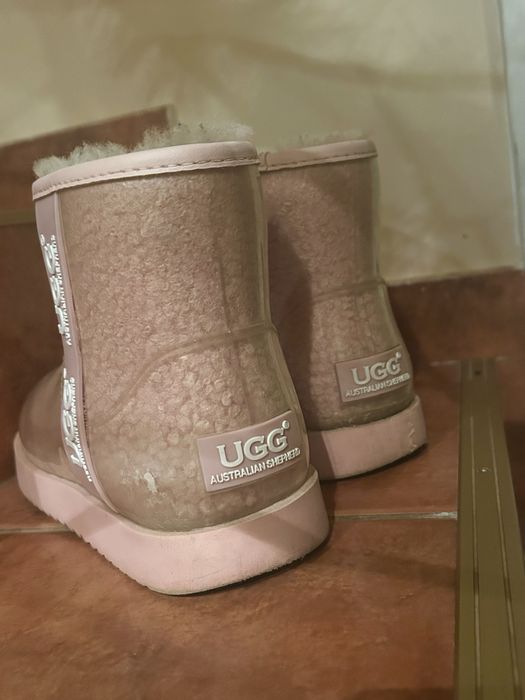 Ugg femei roz.