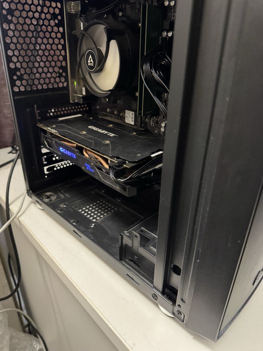 Геймърски компютър Ryzen 5 2400GE/RX580 8GB / 16GB DDR4 /NVMe 240GB