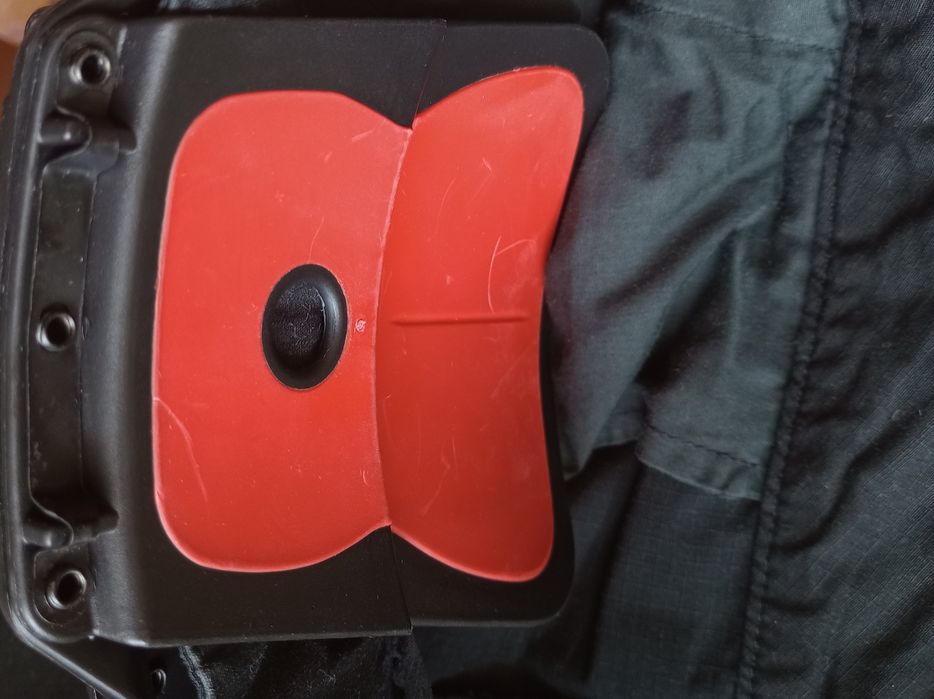 Здрав и удобен  за белезници – сигурност на една ръка разстояние!