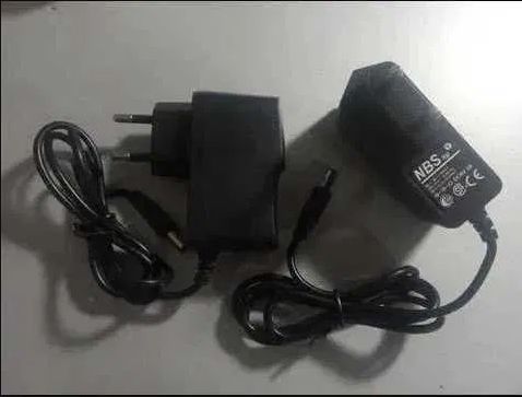 блок питания на 9 вольт . .