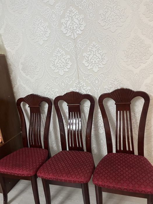 Красныые стуулья