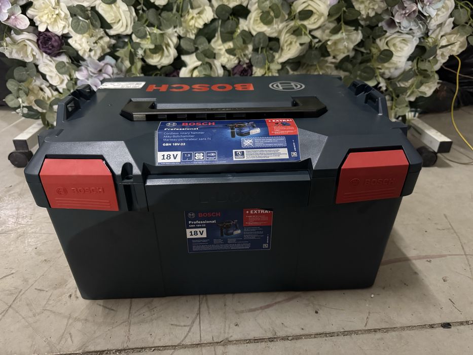 Bosch GBH 18V-22 și aspirator